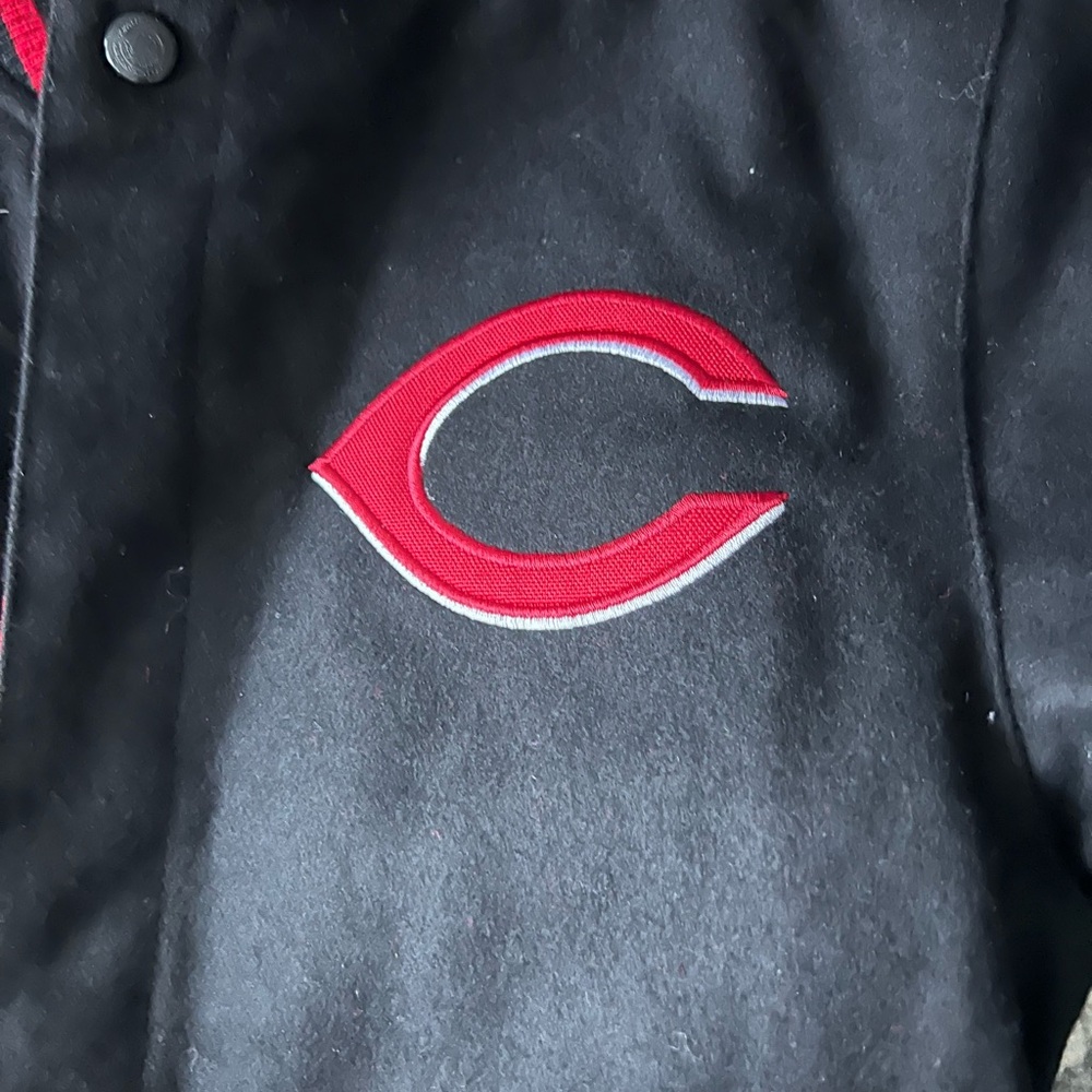 Genuine Merchandise Cincinnati Reds Reversible Jacket.